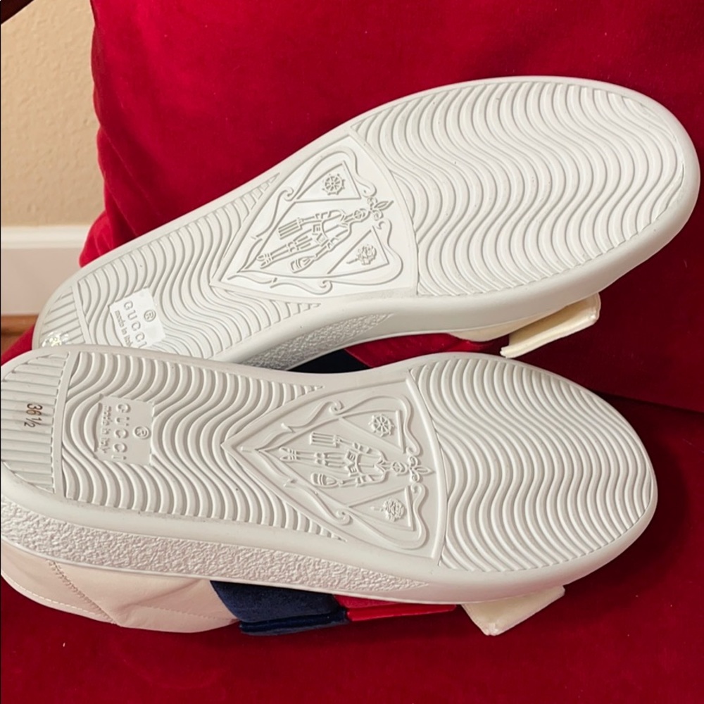 Brand new Gucci lether sneaker with bows - Picture 4 of 6